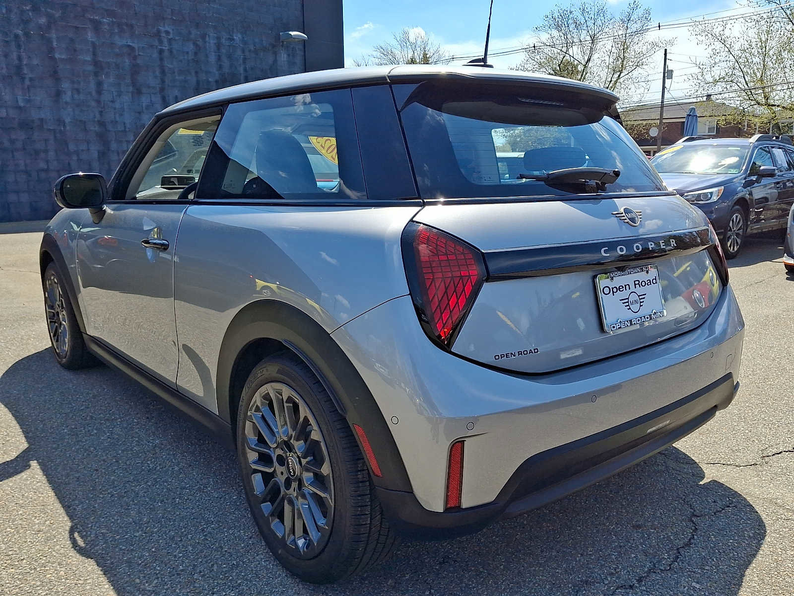 Used 2025 MINI Cooper 2-Door Hardtop FWD image 4