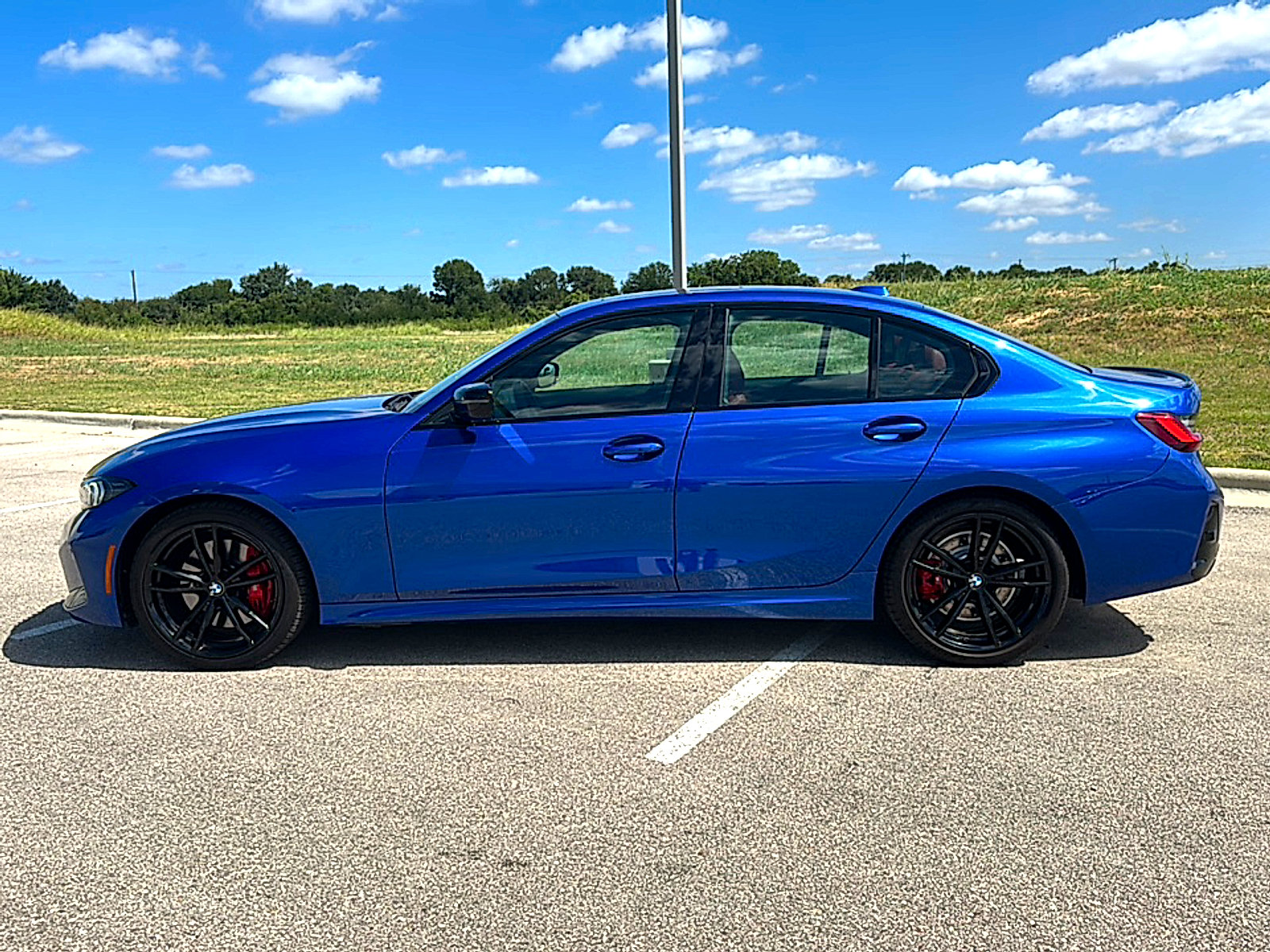 Used 2024 BMW 330i Sedan w/ M Sport Package RWD image 5