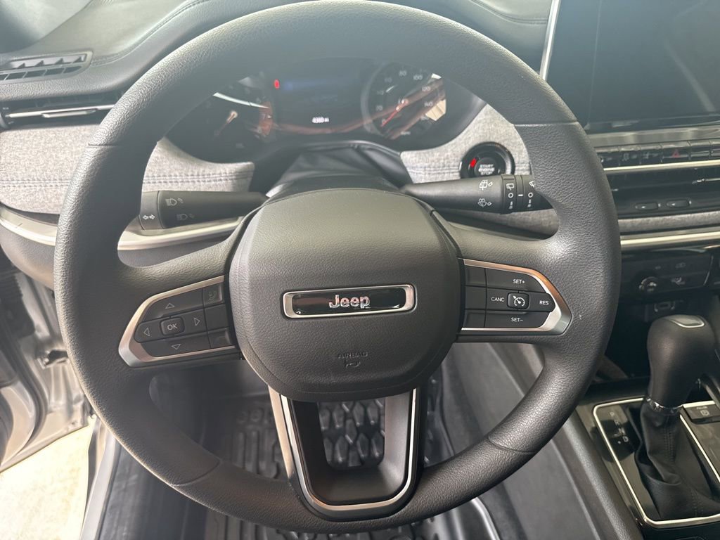 Used 2025 Jeep Compass Sport image 11