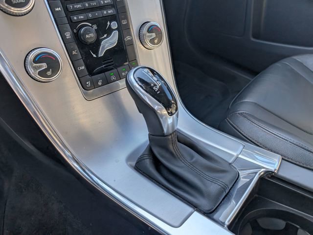 Used 2017 Volvo XC60 T6 Dynamic w/ Climate Package image 23