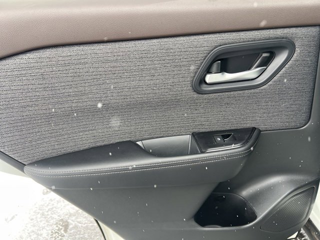 Used 2023 Nissan Rogue SV image 26