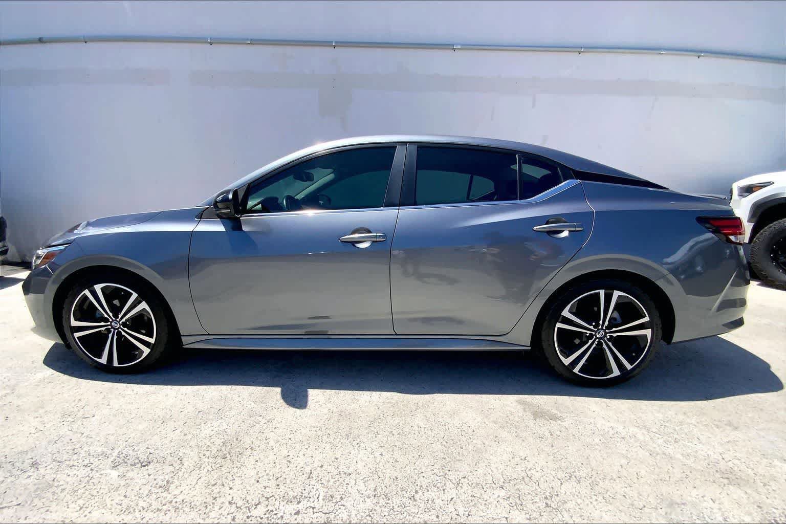 Used 2021 Nissan Sentra SR w/ SR Premium Package FWD image 4