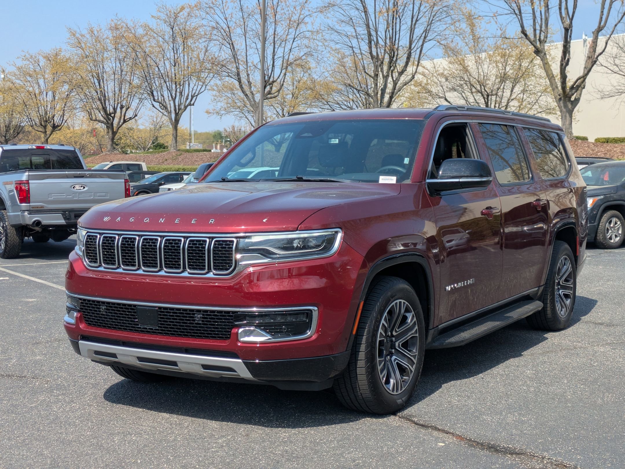 Used 2024 Jeep Wagoneer L Series II w/ Flexible Seating Group AWD/4WD image 5