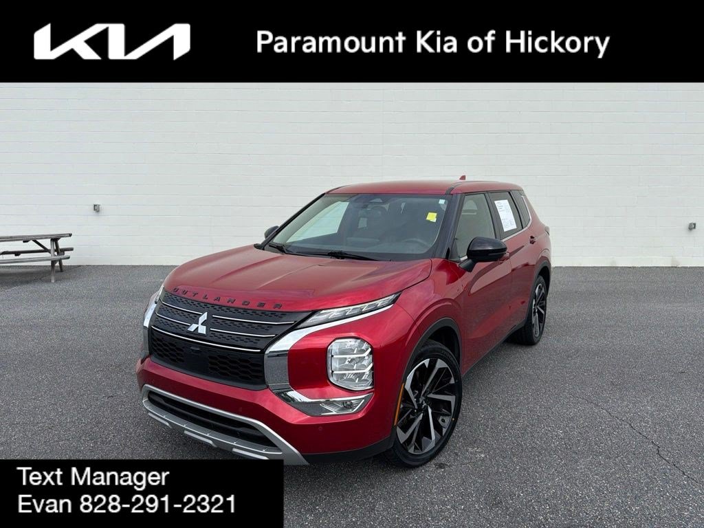 Used 2024 Mitsubishi Outlander SE Black Edition FWD image 1