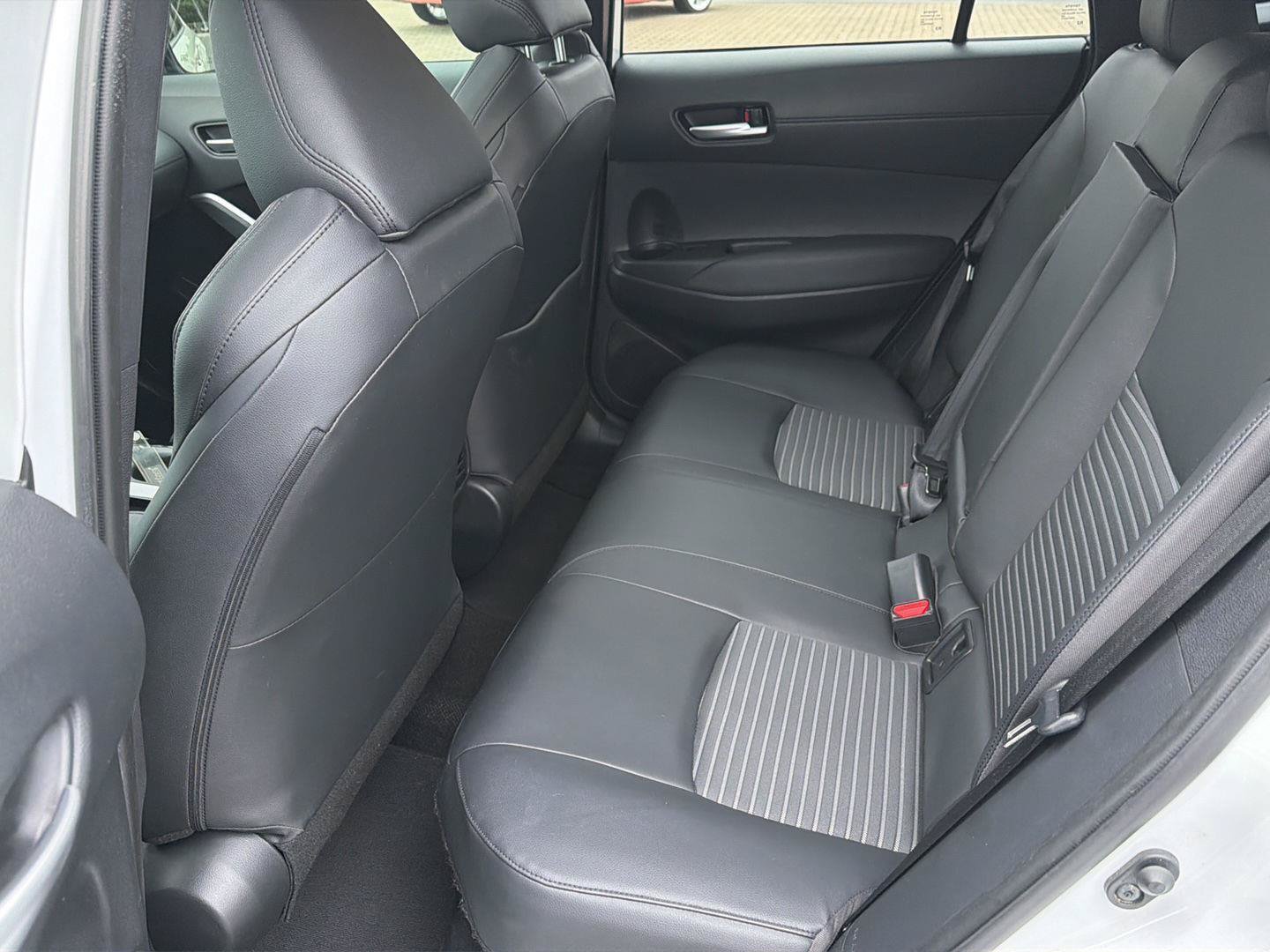 Used 2023 Toyota Corolla Cross AWD Hybrid w/ Convenience Package image 11