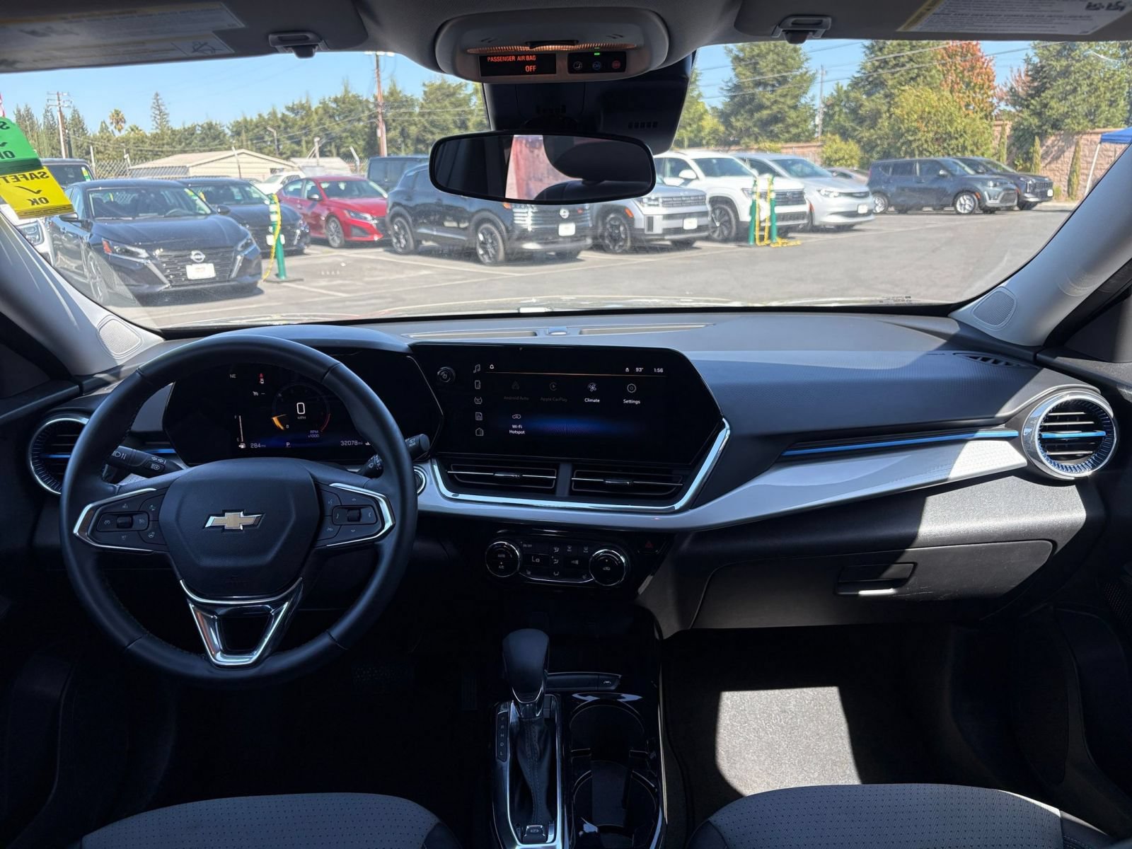 Used 2025 Chevrolet Trax LT w/ LT Convenience Package FWD image 31