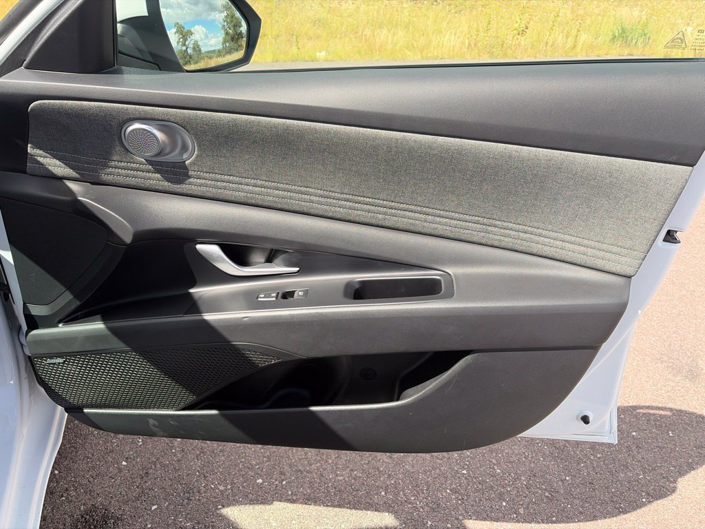 Certified 2025 Hyundai Elantra Limited FWD image 20