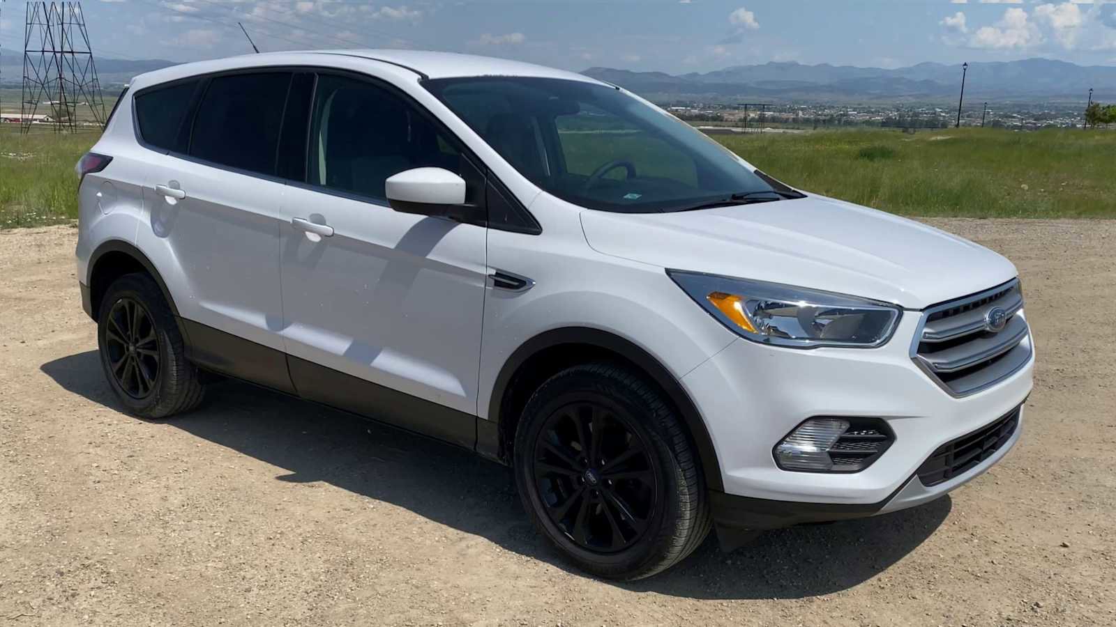 Used 2017 Ford Escape SE image 2