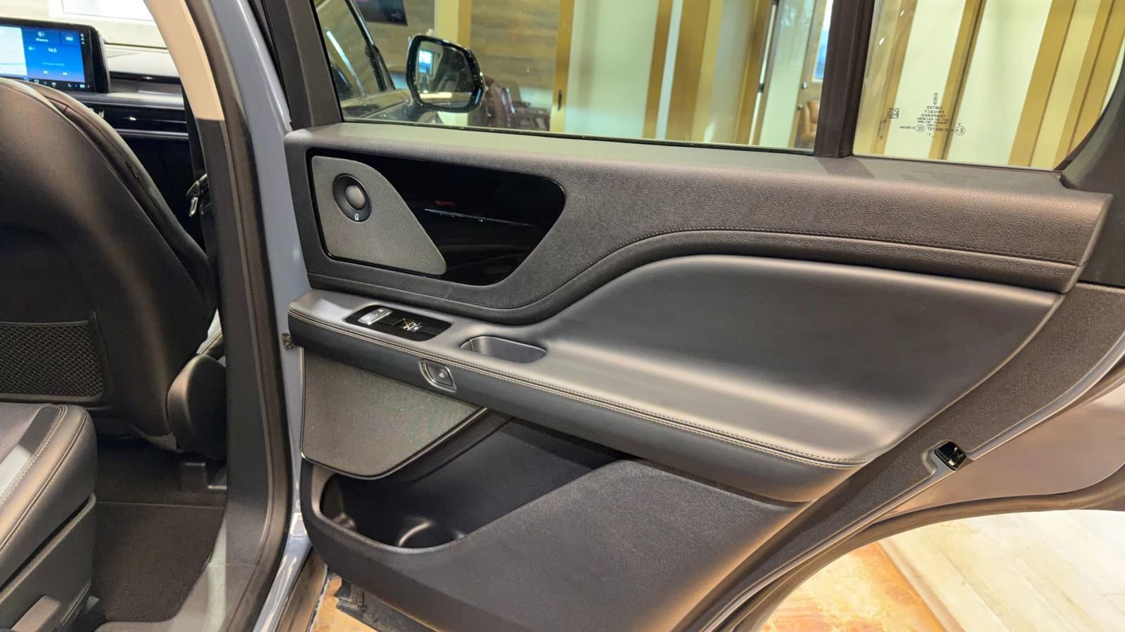 Used 2025 Lincoln Aviator AWD image 20