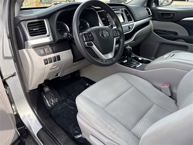 Used 2019 Toyota Highlander LE image 11
