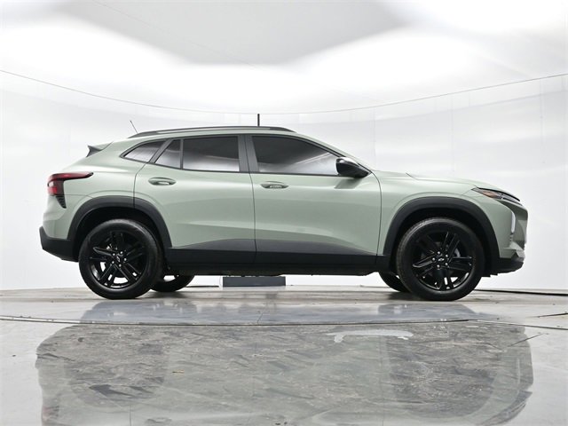 Used 2025 Chevrolet Trax ACTIV w/ Sunroof Package image 32