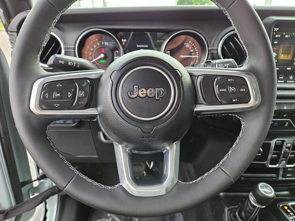 Used 2023 Jeep Wrangler Unlimited Sahara w/ Cold Weather Group AWD/4WD image 22