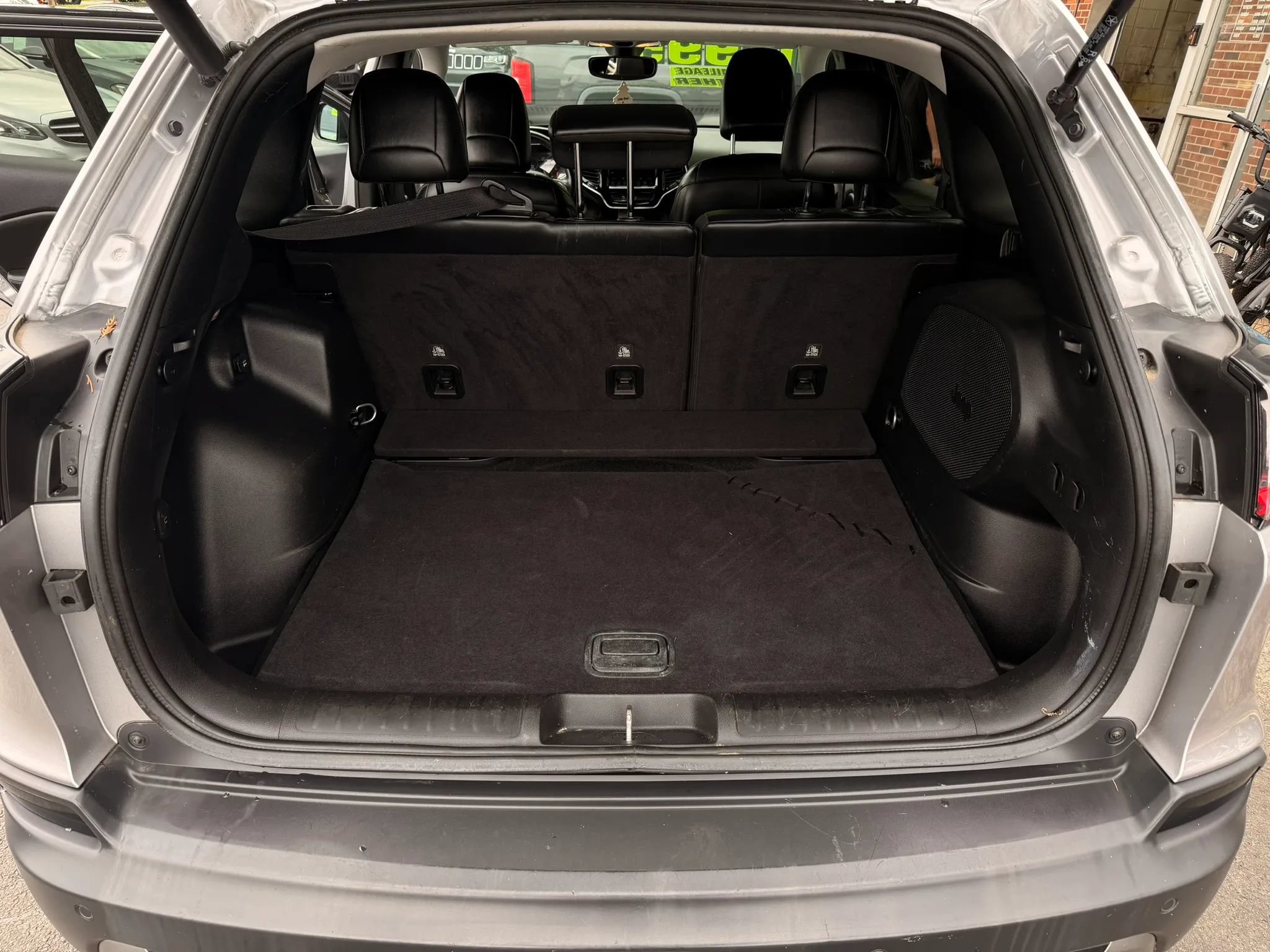 Used 2019 Jeep Cherokee Limited AWD/4WD image 12
