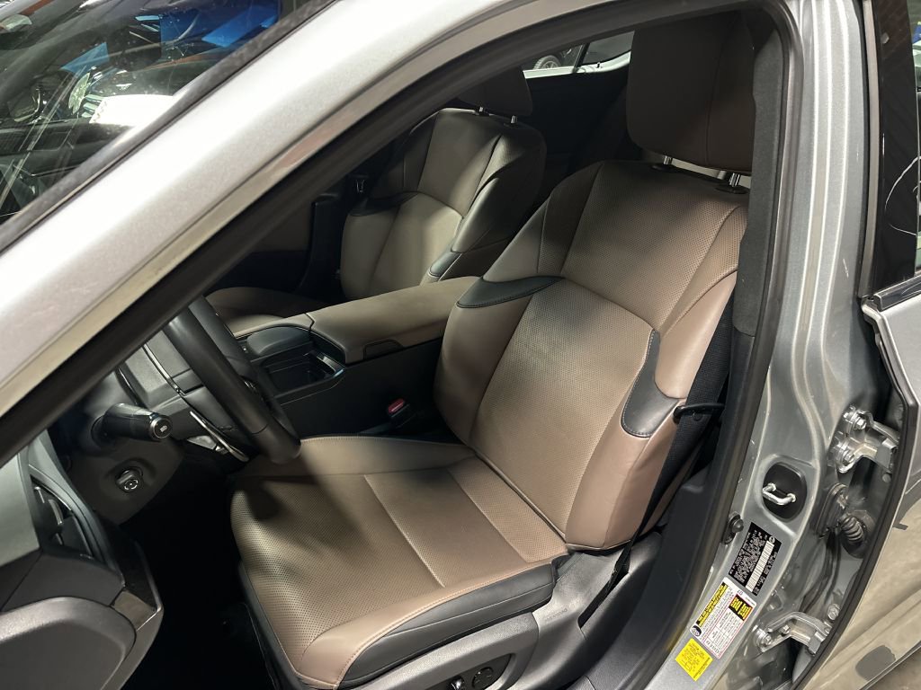 Used 2022 Lexus ES 300h w/ Premium Package FWD image 42
