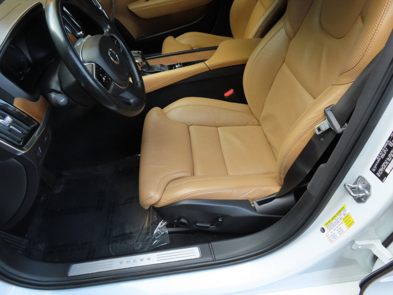 Used 2017 Volvo S90 T6 Inscription w/ Vision Package image 25