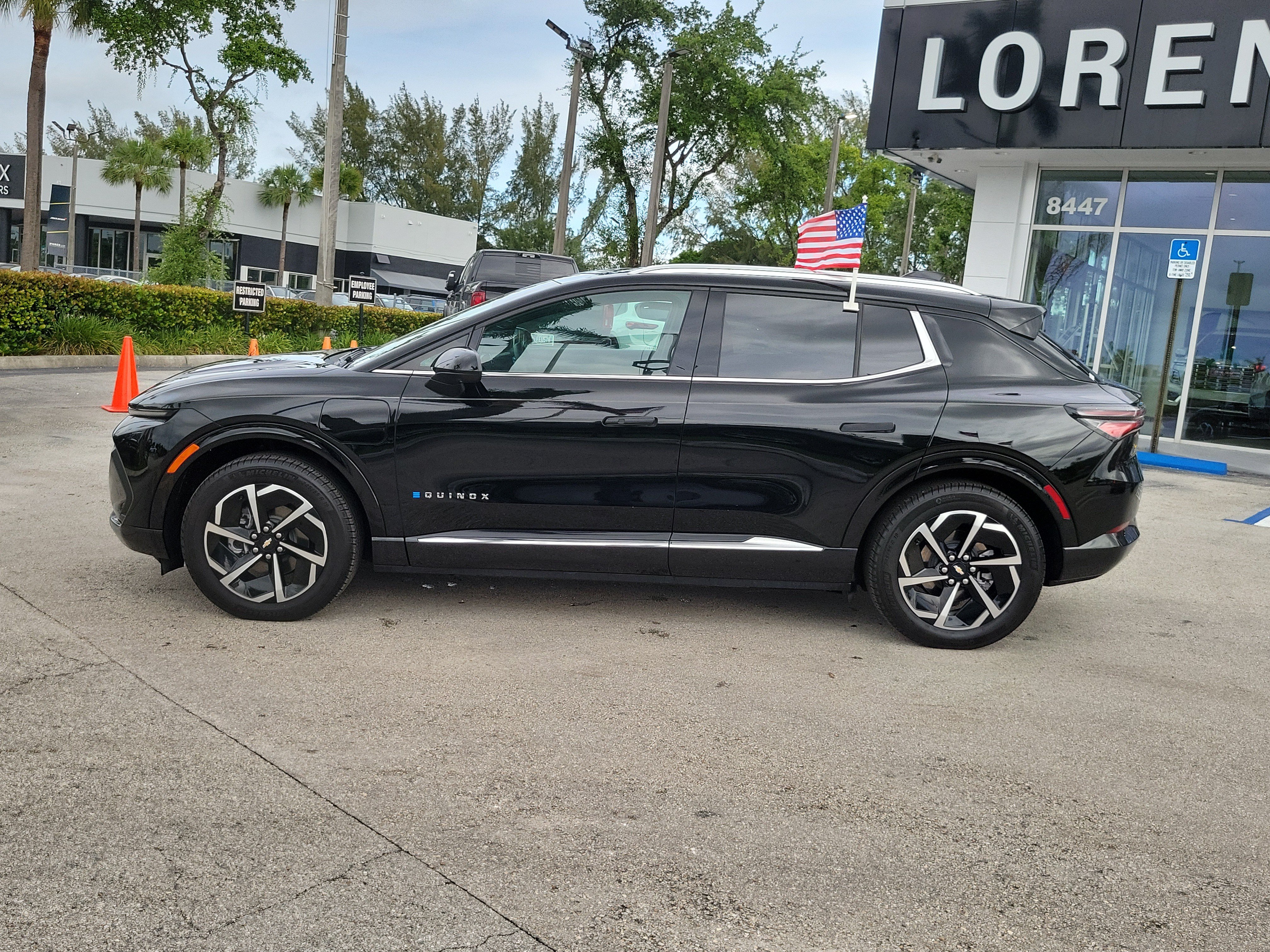 Used 2024 Chevrolet Equinox EV LT FWD image 8