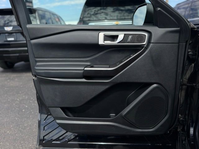 Used 2020 Ford Explorer XLT w/ Equipment Group 202A image 14