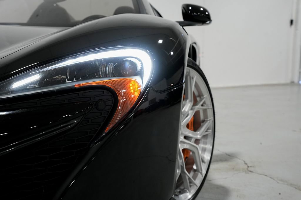 Used 2015 McLaren 650S Spider image 46