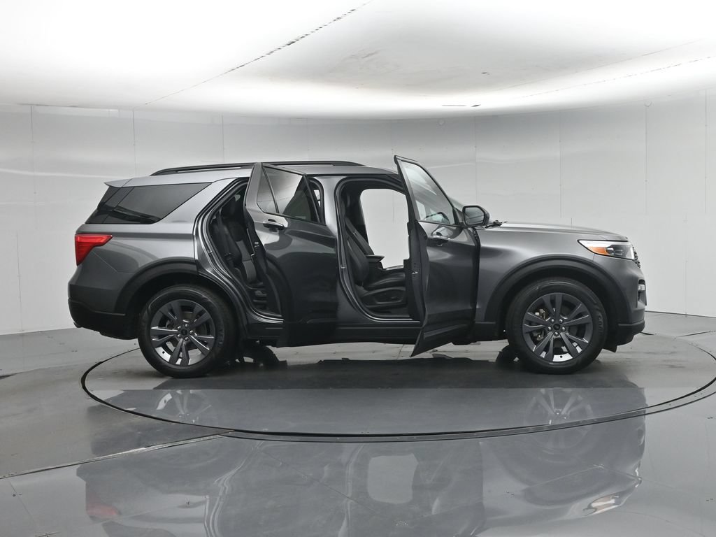 Certified 2023 Ford Explorer XLT w/ Equipment Group 202A RWD image 5