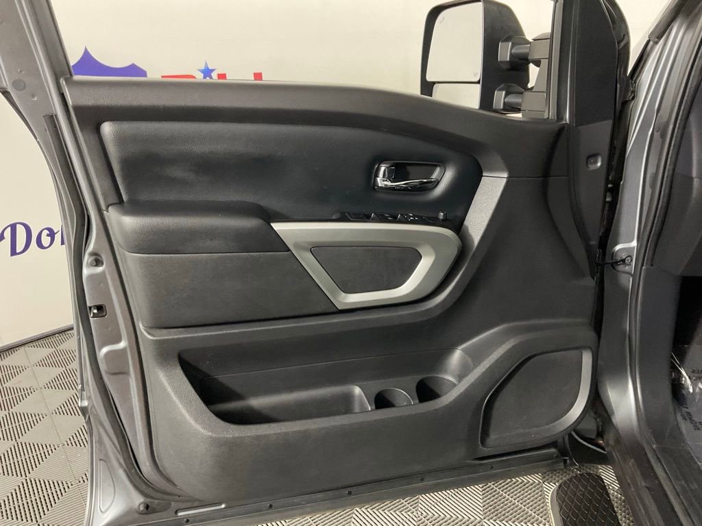 Used 2017 Nissan Titan SV AWD/4WD image 12