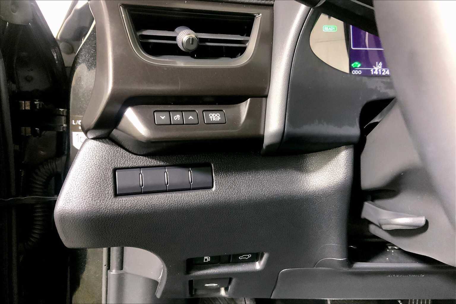 Used 2022 Lexus UX 250h w/ Premium Package image 34