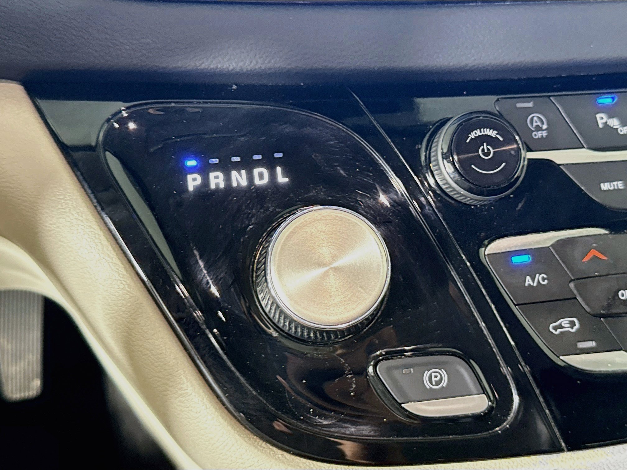 Used 2024 Chrysler Pacifica Touring-L FWD image 19