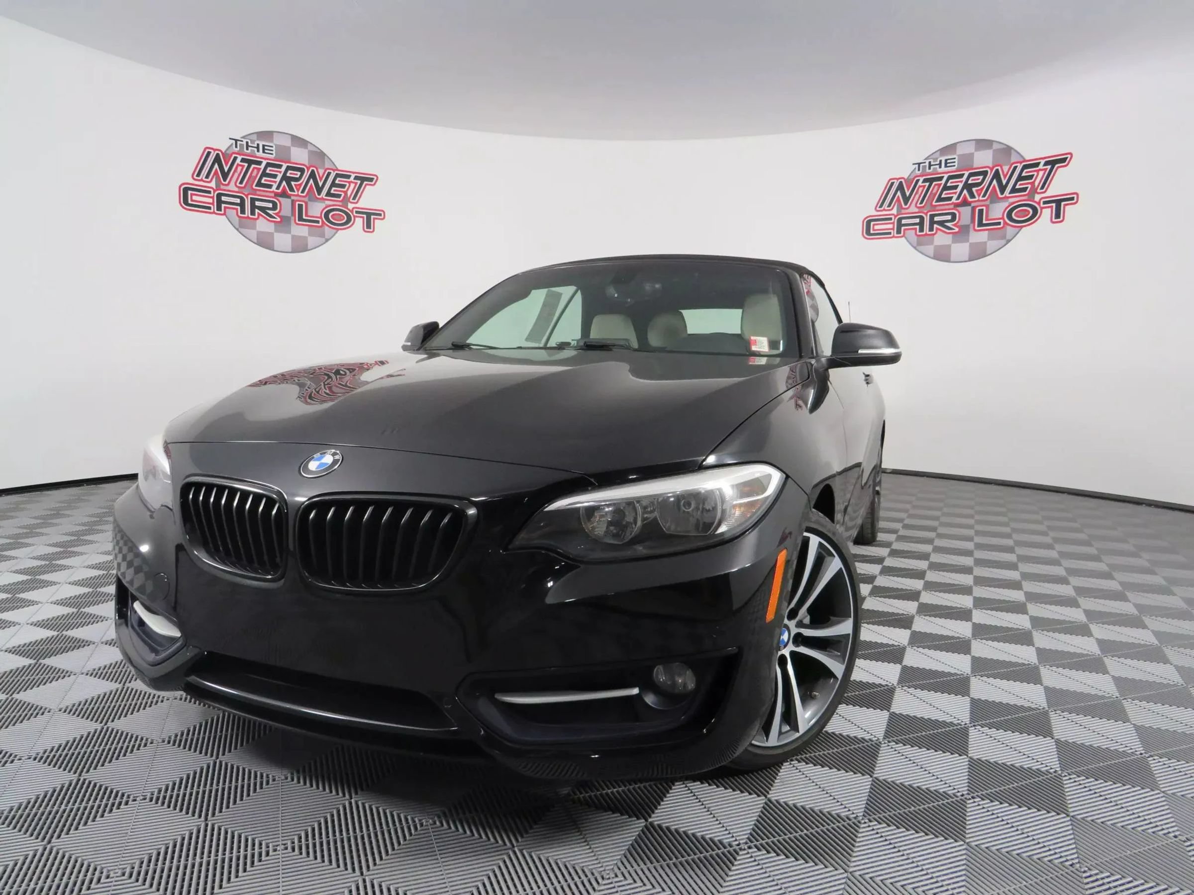 Used 2017 BMW 230i Convertible RWD image 1