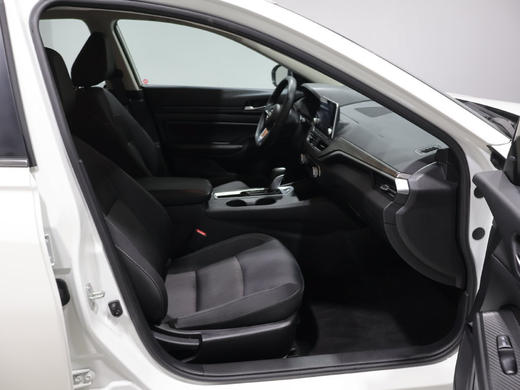 Used 2025 Nissan Altima 2.5 SV FWD image 22