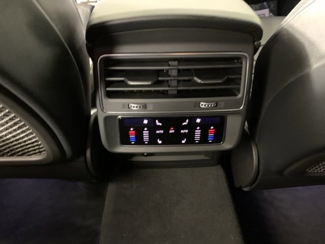 Used 2025 Audi SQ8 Premium Plus AWD/4WD image 33