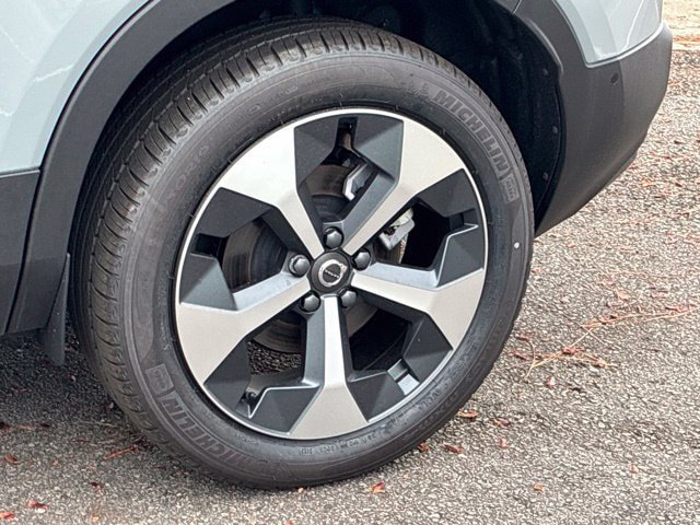 New 2026 Volvo XC40 B5 Plus w/ Protection Package Premier AWD/4WD image 13