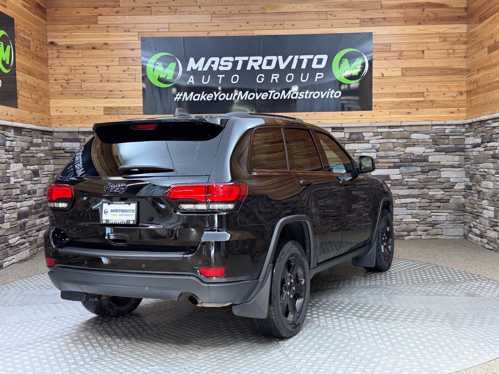 Used 2020 Jeep Grand Cherokee Laredo AWD/4WD image 23