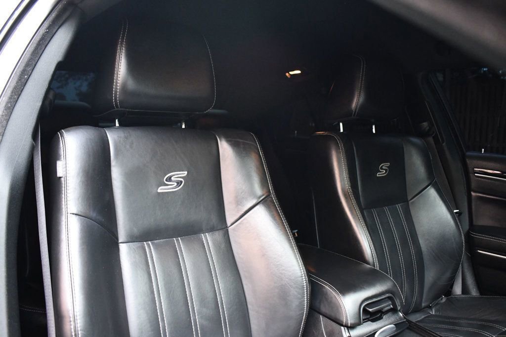 Used 2019 Chrysler 300 S image 38