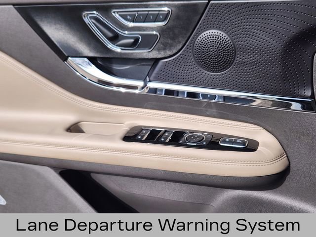 Used 2024 Lincoln Corsair Reserve w/ Equipment Group 201A image 12