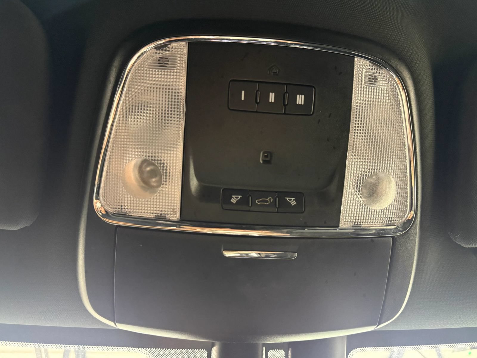 Used 2018 Jeep Grand Cherokee Altitude AWD/4WD image 37
