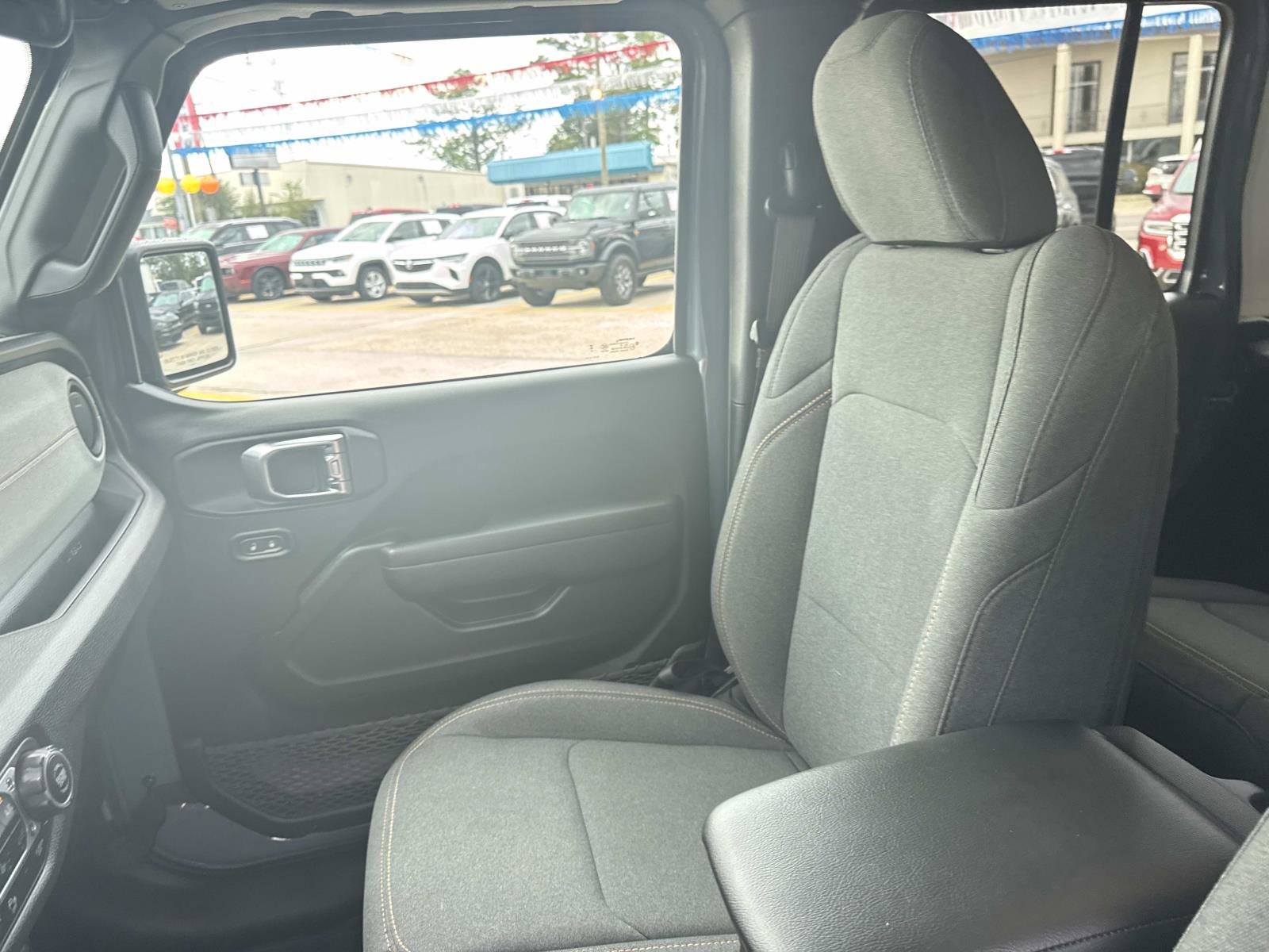 Certified 2025 Jeep Wrangler Unlimited Sport image 15