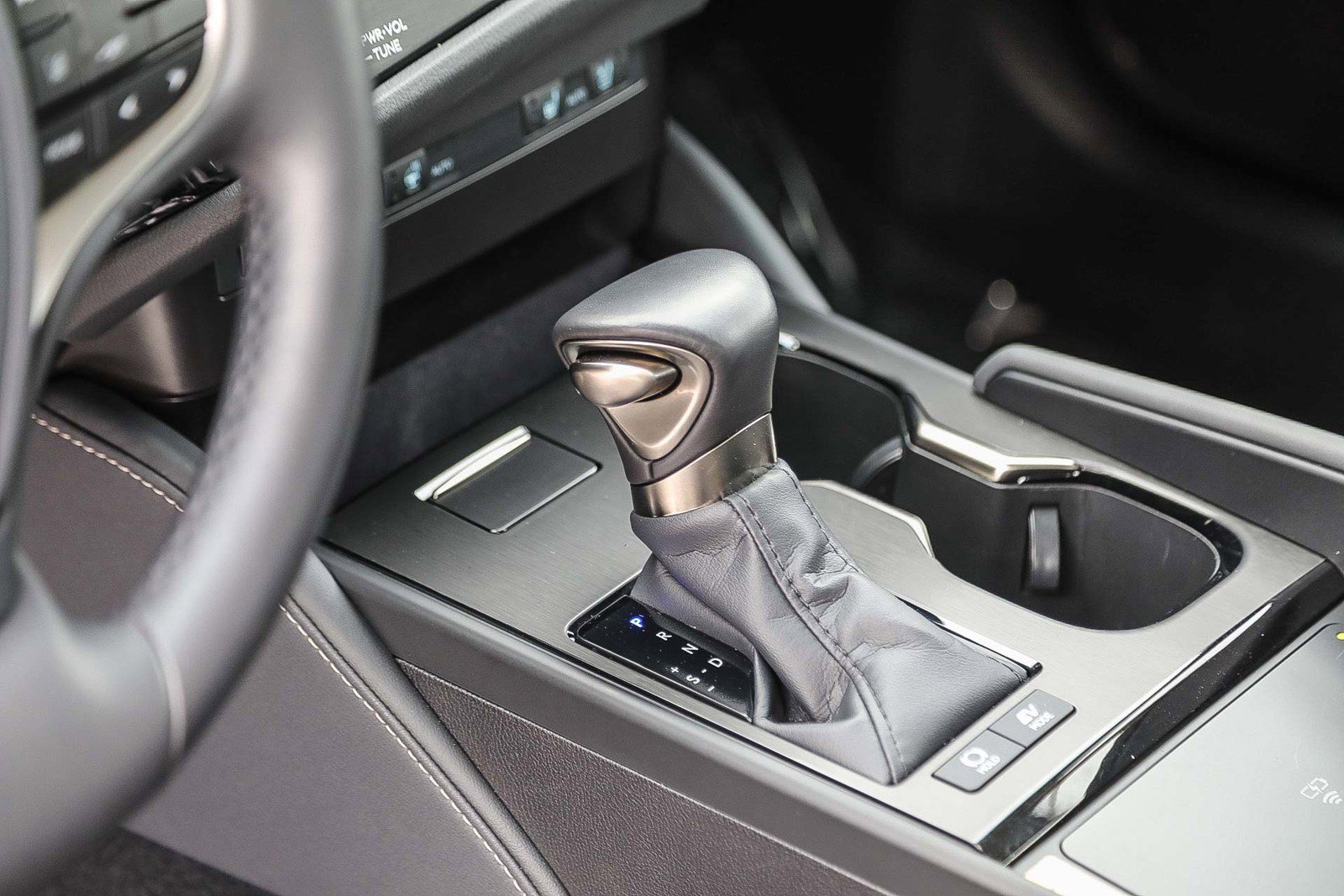 Certified 2025 Lexus ES 300h w/ Premium Package image 20