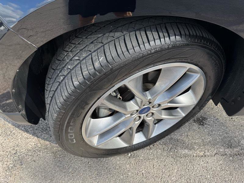 Used 2017 Ford Edge Titanium w/ Equipment Group 301A FWD image 18