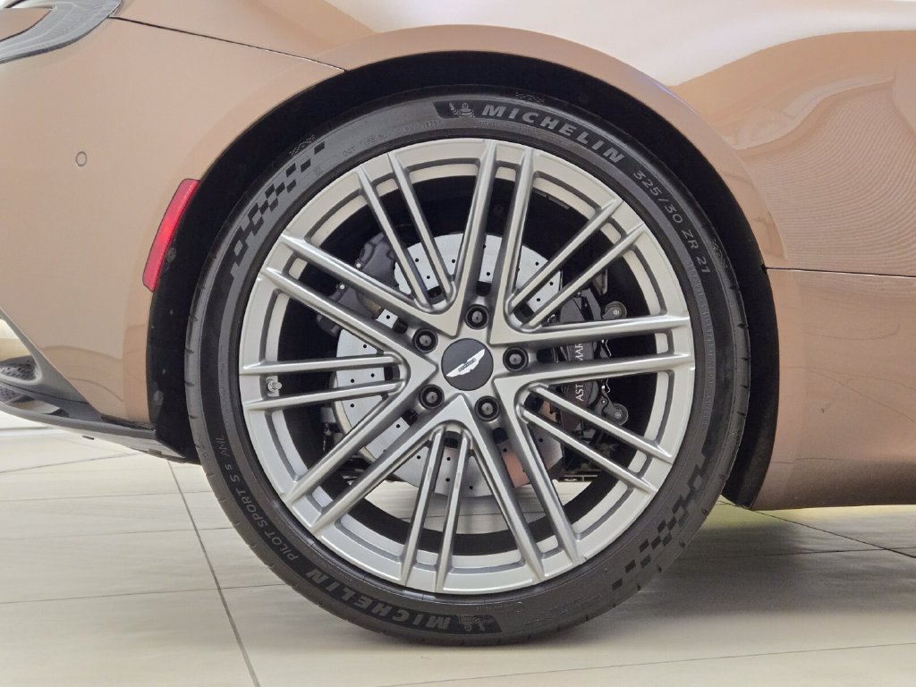 Used 2024 Aston Martin DB12 Coupe RWD image 7