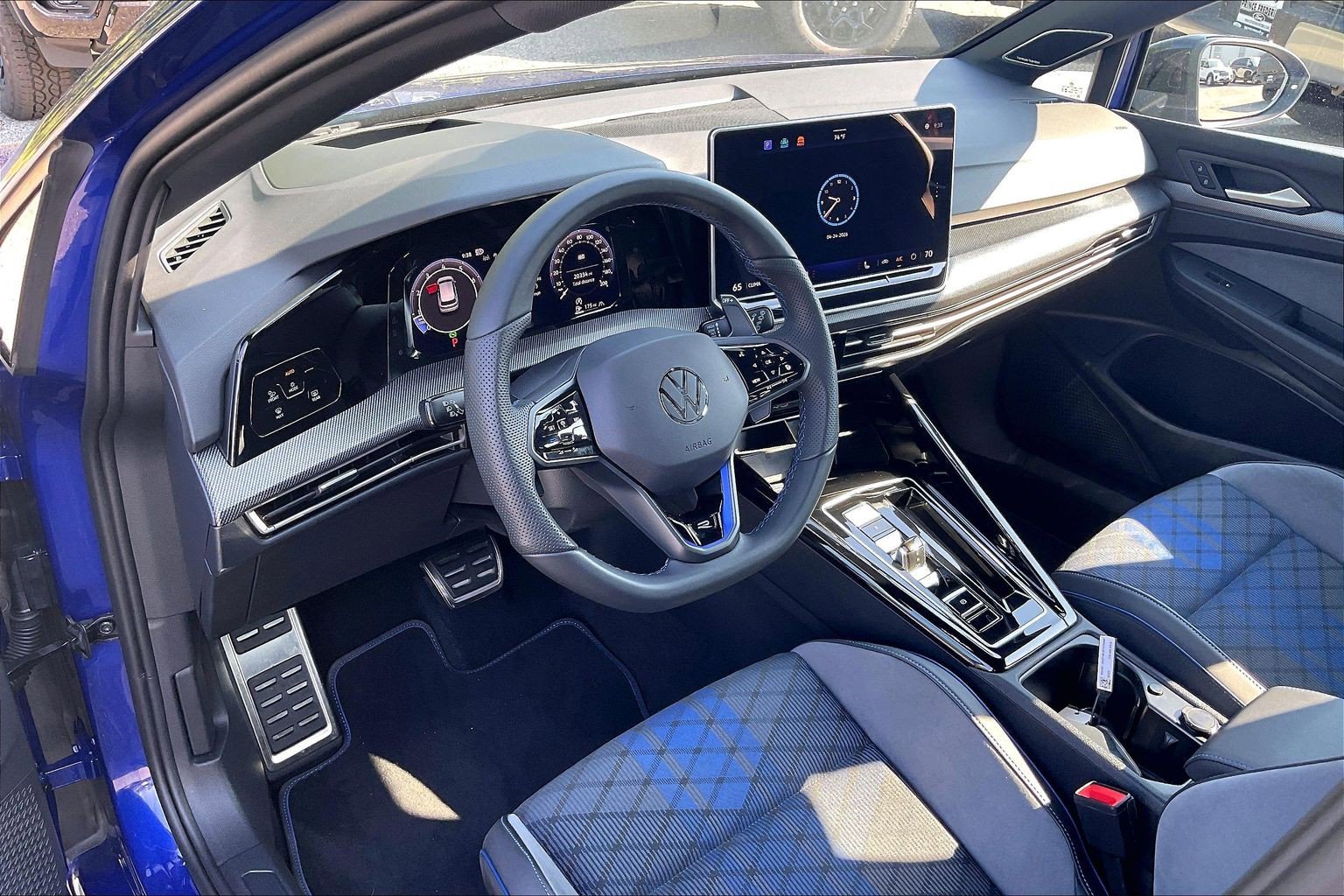 Used 2025 Volkswagen Golf w/ Euro Style Package AWD/4WD image 13