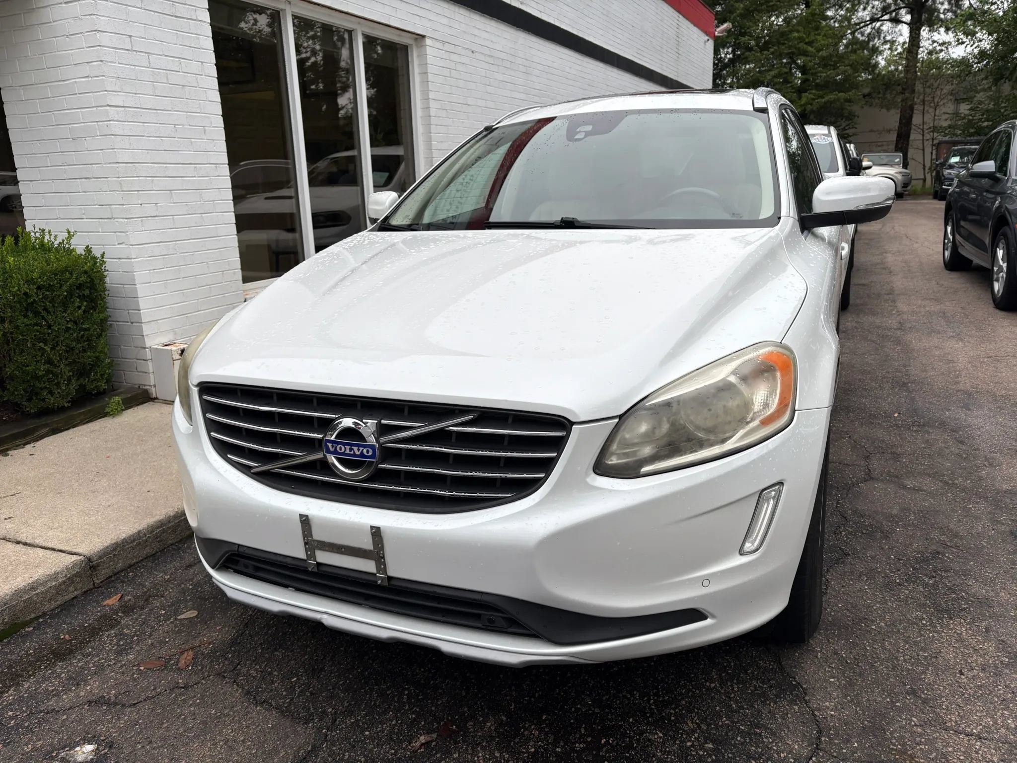Used 2016 Volvo XC60 T6 w/ Proximity Package AWD/4WD image 2