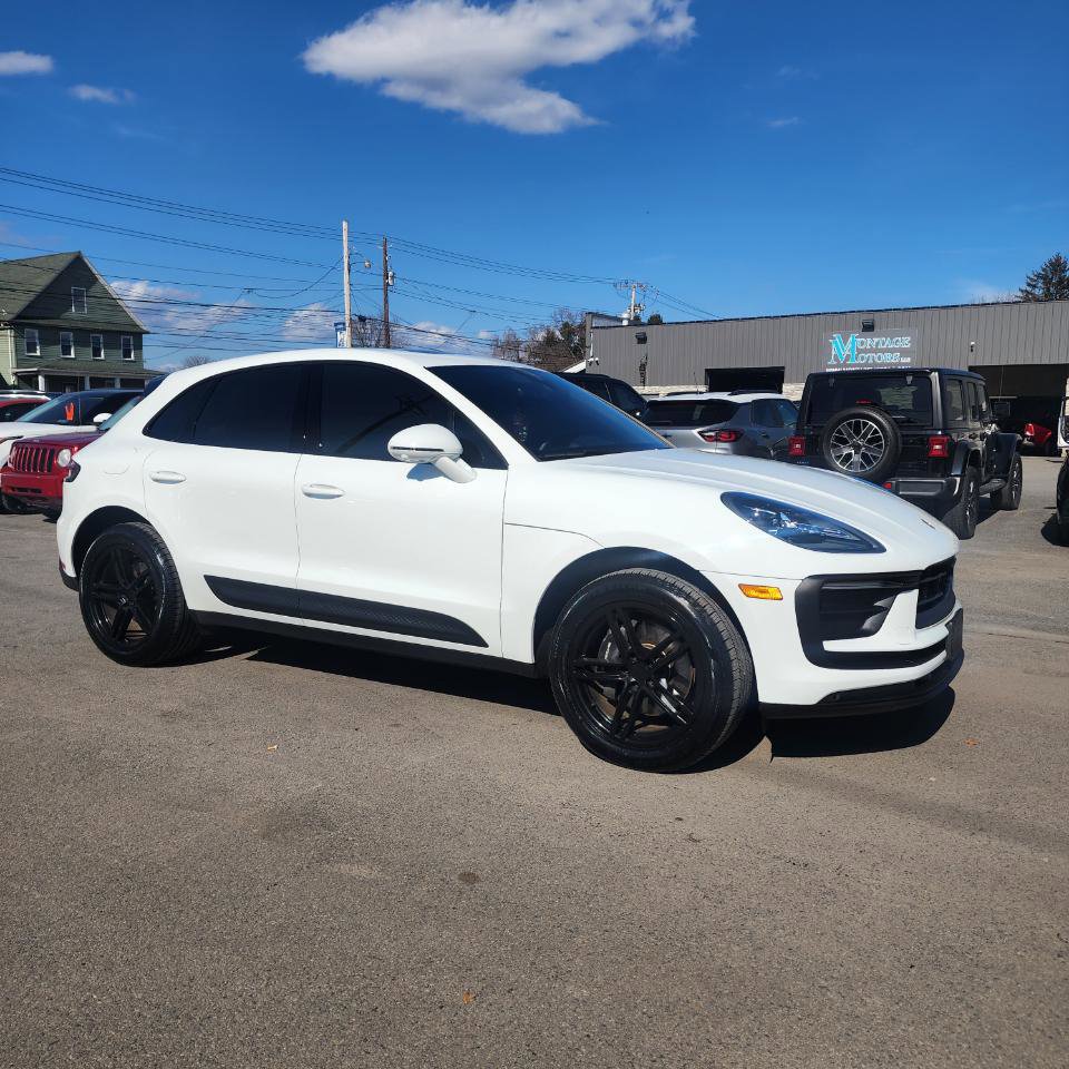 Used 2025 Porsche Macan image 6