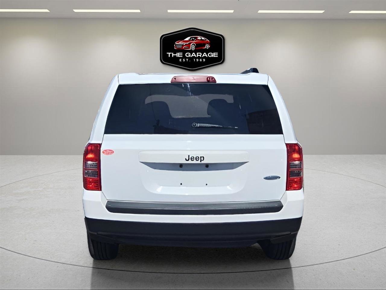 Used 2015 Jeep Patriot Latitude FWD image 5