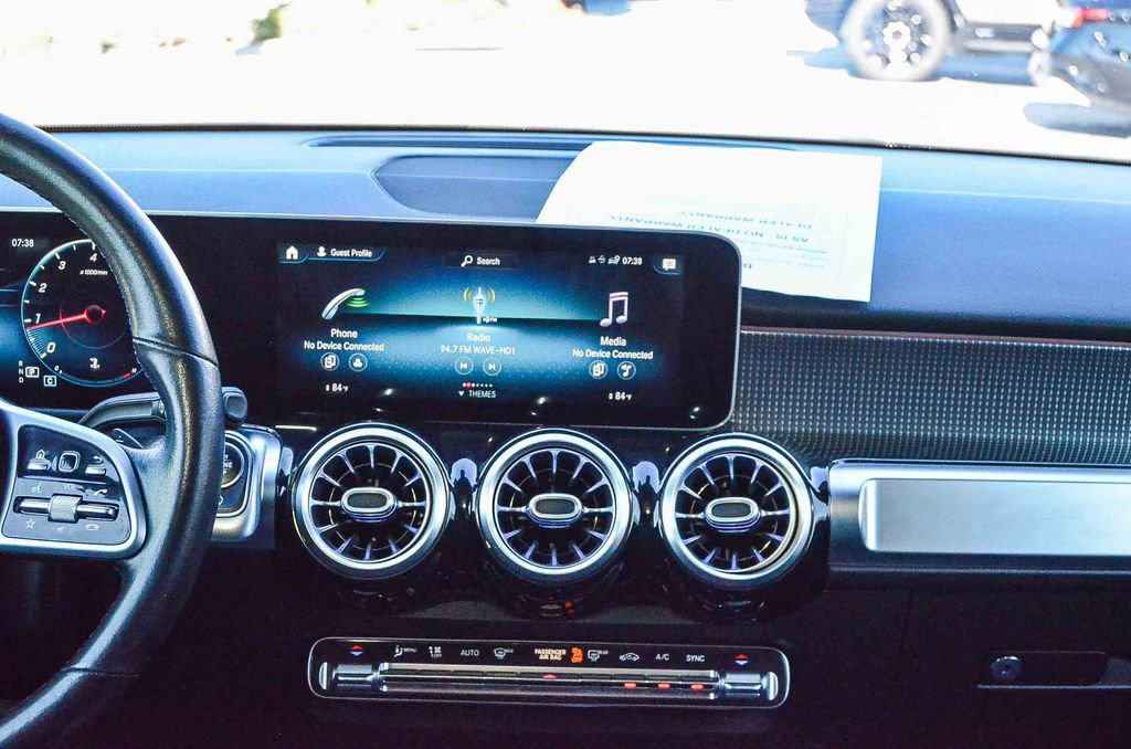 Used 2021 Mercedes-Benz GLB 250 GLB 250 image 14