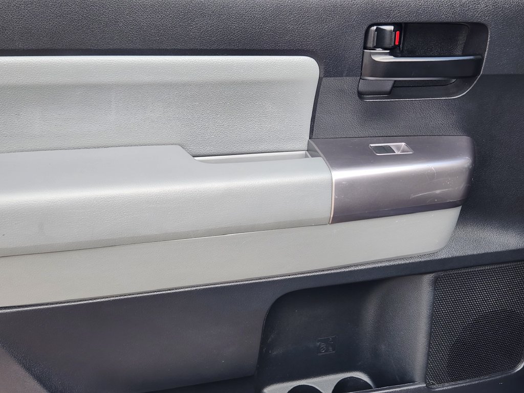 Used 2018 Toyota Sequoia SR5 AWD/4WD image 14