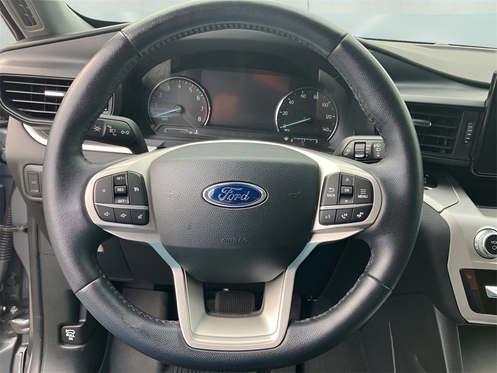 Used 2022 Ford Explorer XLT image 11