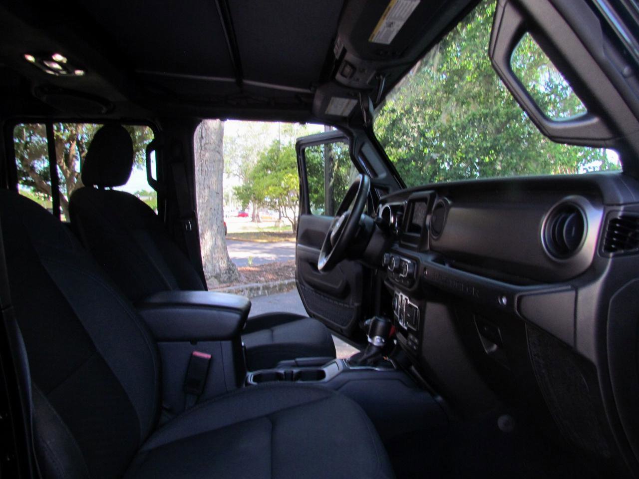 Used 2022 Jeep Wrangler Unlimited Sport AWD/4WD image 25