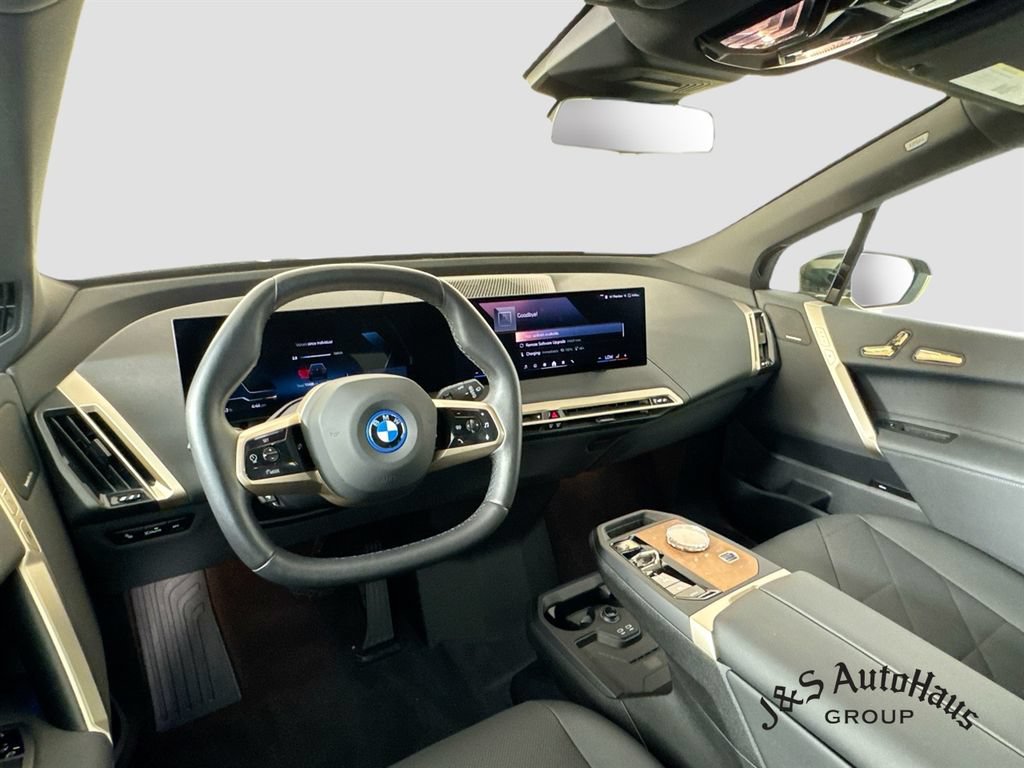 Used 2024 BMW iX xDrive50 w/ Premium Package AWD/4WD image 30