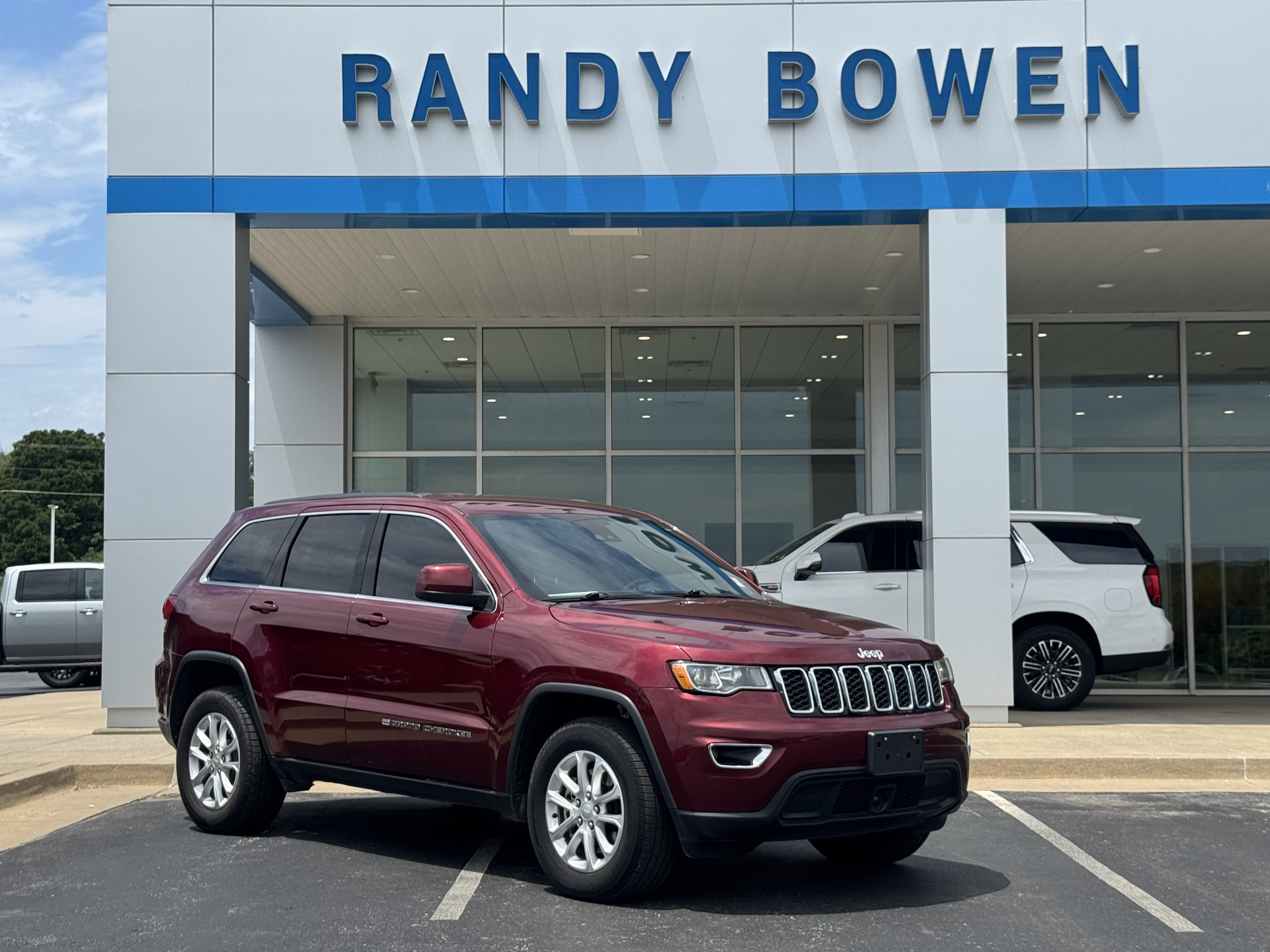 Used 2022 Jeep Grand Cherokee Laredo X AWD/4WD image 1