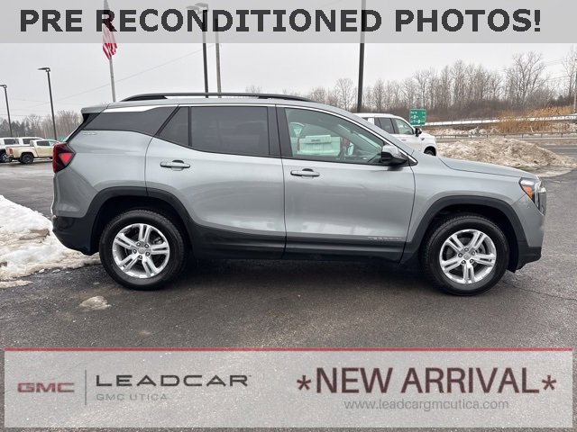 Used 2024 GMC Terrain SLE w/ Driver Convenience Package image 6