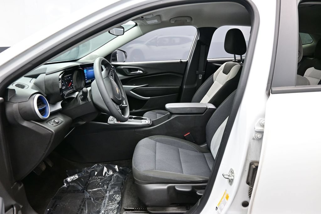 Used 2024 Chevrolet Trax LS FWD image 20
